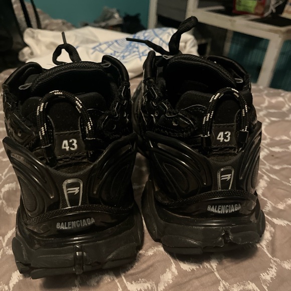 Worn 2 times basically new
Size 43 EU
These shoes go with almost everything - Picture 4 of 4